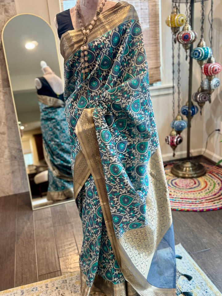 Grey Blue Jamdani Saree w/ Zari Woven Border