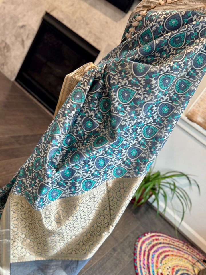 Grey Blue Jamdani Saree w/ Zari Woven Border