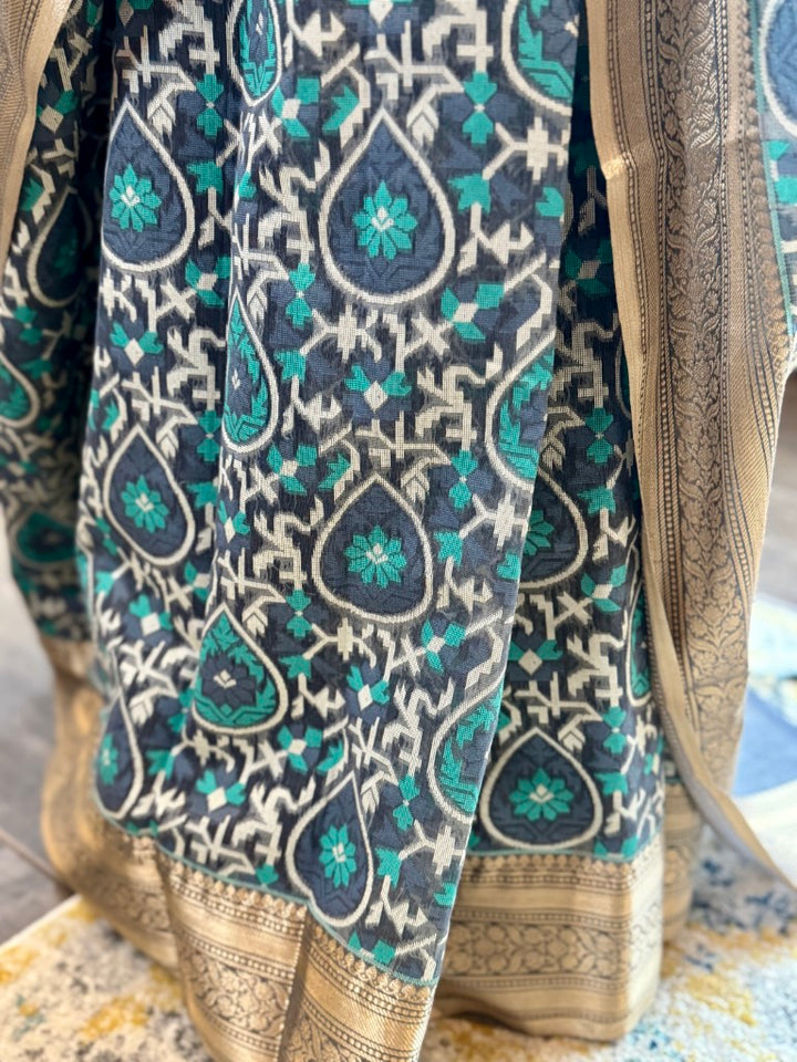 Grey Blue Jamdani Saree w/ Zari Woven Border