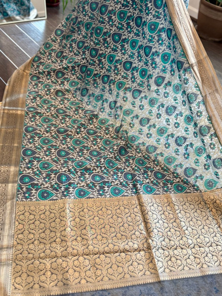 Grey Blue Jamdani Saree w/ Zari Woven Border